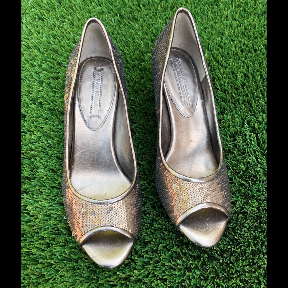 Banana Republic open toe sequence heels Sz 8